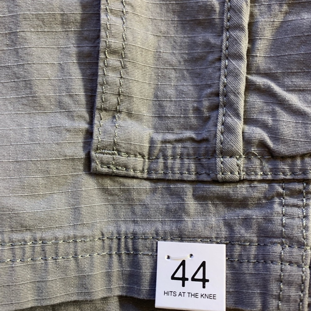 Sonoma Cargo Shorts – Gray – Men’s Size 44 – NWT – Knee Length - Picture 3 of 8